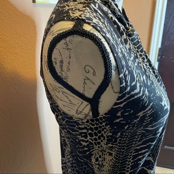 August Silk patterned blouse - Picture 6 of 8